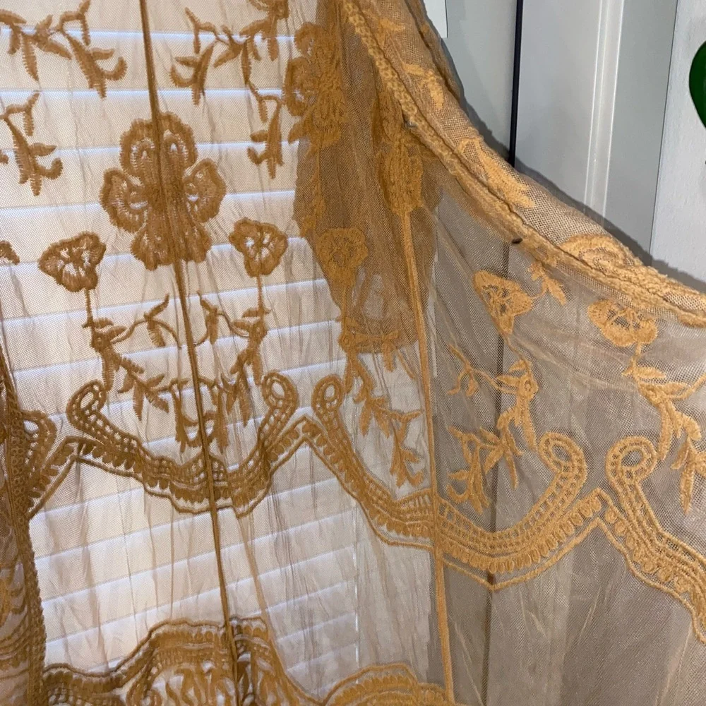 Lace Robe - Picture 4 of 5